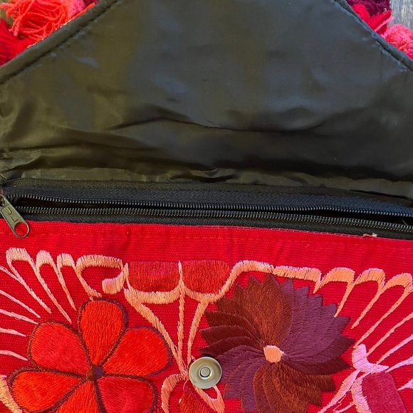 Spectacular gift! Gorgeous Handmade Embroided Clutch / Cross-body purse, Red - Picture 3 of 4